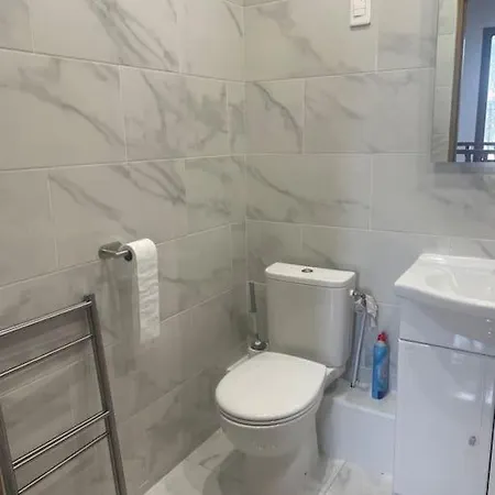 Otel Entiere Proche Rer